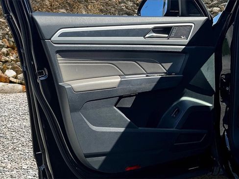 Used 2021 Volkswagen Atlas Cross Sport SEL Premium image 22