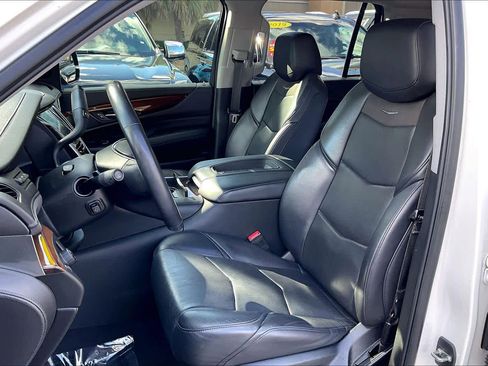 Used 2020 Cadillac Escalade Luxury image 23