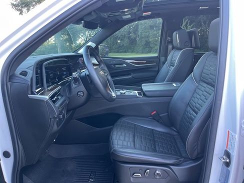 Certified 2024 Cadillac Escalade Sport Platinum w/ Heavy-Duty Trailer Package image 17