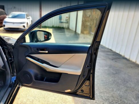 Used 2019 Lexus IS 300 AWD image 18