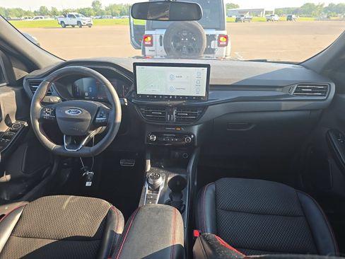 Used 2024 Ford Escape ST-Line w/ Tech Pack #1 AWD/4WD image 13