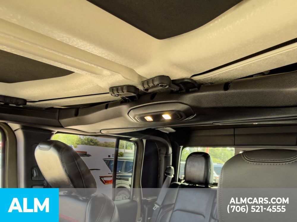 Used 2025 Jeep Gladiator Rubicon AWD/4WD image 18