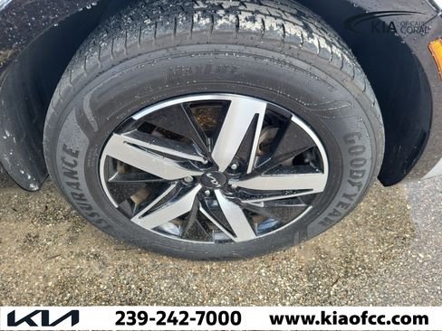 Used 2022 Kia Sorento S w/ Panoramic Sunroof Package FWD image 5