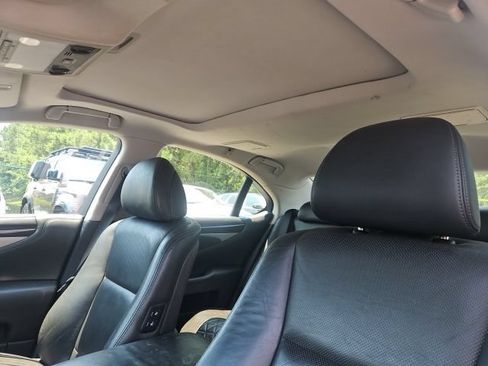 Used 2017 Lexus LS 460 RWD image 2