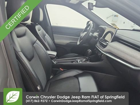 Used 2024 Jeep Compass Latitude image 32