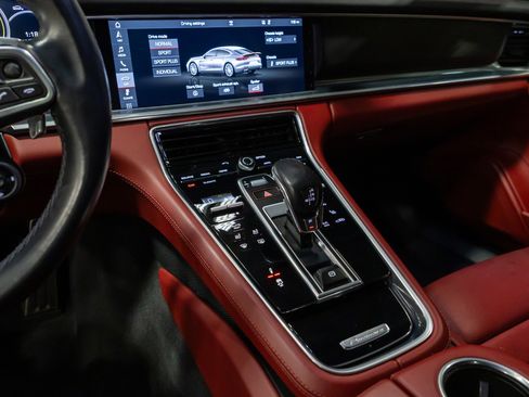 Used 2020 Porsche Panamera GTS image 64