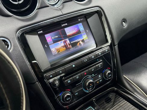 Used 2017 Jaguar XJ R-Sport image 28