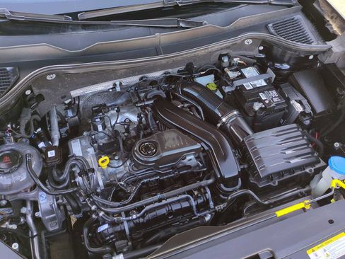 Used 2024 Volkswagen Taos SE image 29