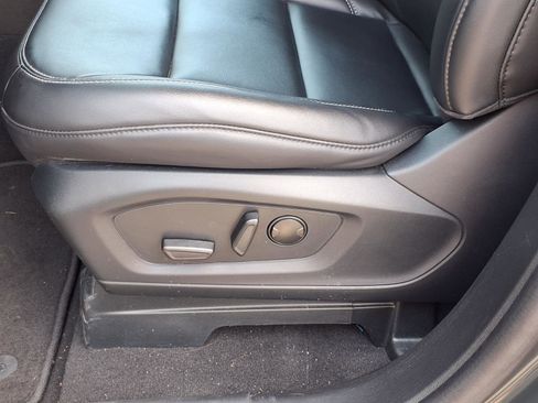 Used 2024 Ford Explorer XLT w/ Equipment Group 202A AWD/4WD image 4