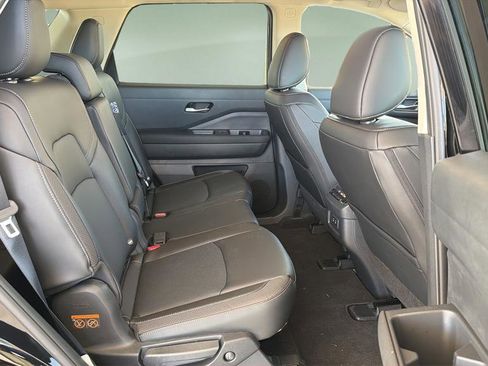 New 2026 Nissan Pathfinder SL AWD/4WD image 16