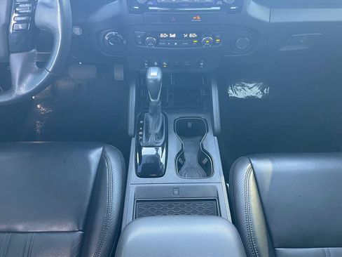 Used 2022 Nissan Frontier PRO-4X w/ Pro-4X Premium Package AWD/4WD image 17