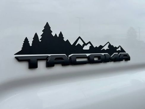 Used 2023 Toyota Tacoma TRD Off-Road w/ Black Out Package (TMS) AWD/4WD image 10
