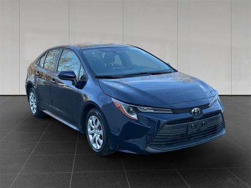 Used 2023 Toyota Corolla LE image 7