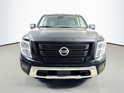 Used 2021 Nissan Titan 4x4 Crew Cab image 2