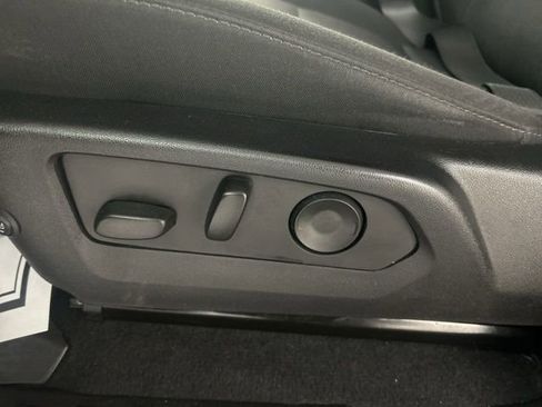 Used 2023 Chevrolet Colorado Trail Boss w/ Technology Package image 9