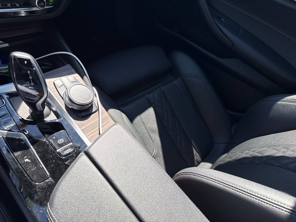 Used 2022 BMW 530i w/ Convenience Package RWD image 12