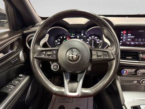 Used 2022 Alfa Romeo Stelvio Veloce AWD/4WD image 19