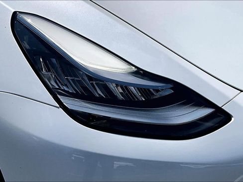 Used 2021 Tesla Model Y Long Range image 27