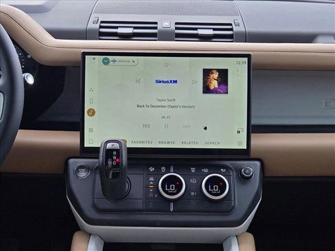 New 2026 Land Rover Defender 110 X-Dynamic SE image 12