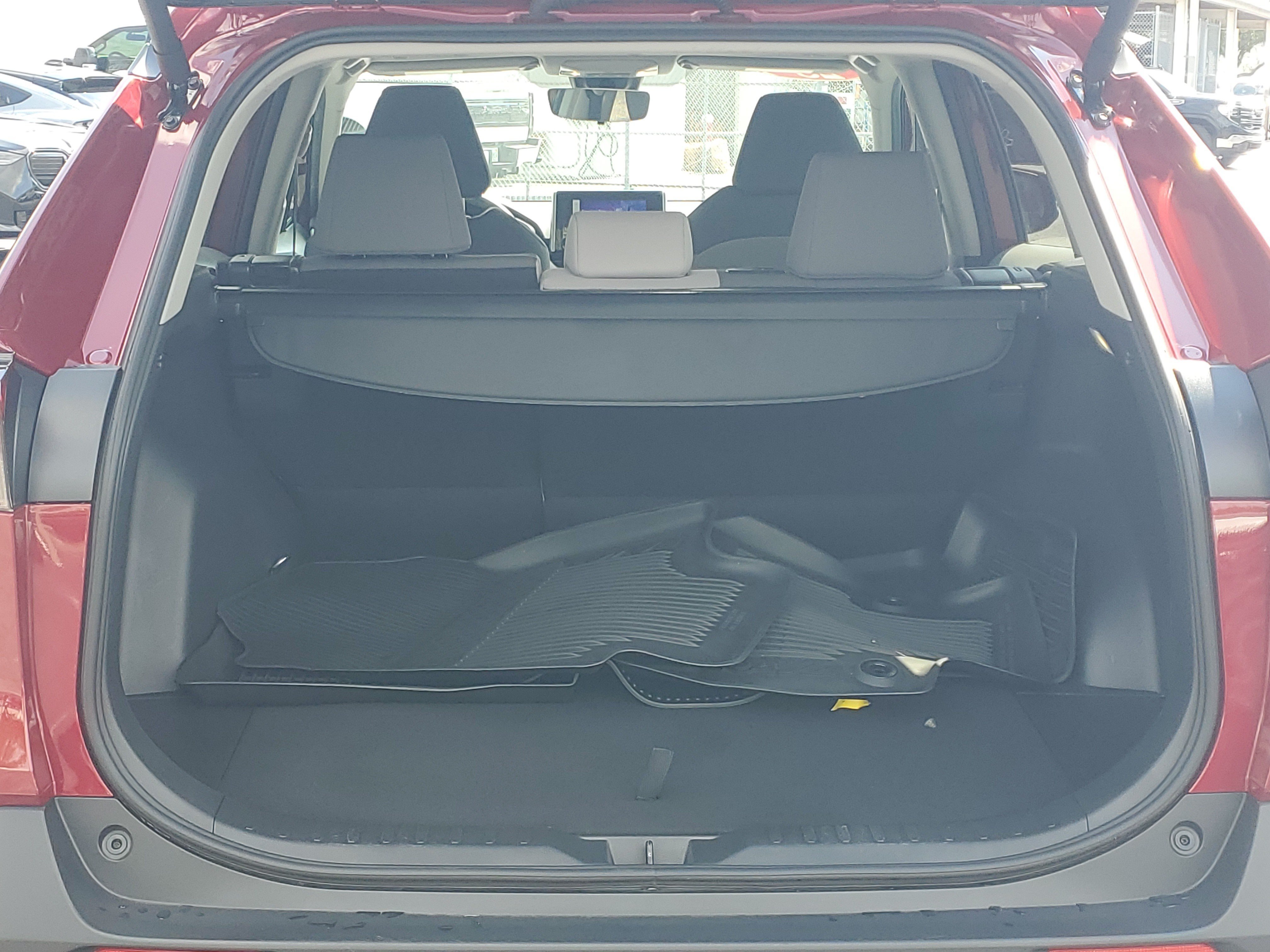 Used 2025 Toyota RAV4 XLE w/ Convenience Package FWD image 9