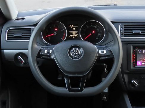 Used 2018 Volkswagen Jetta S w/ Cold Weather Package image 17