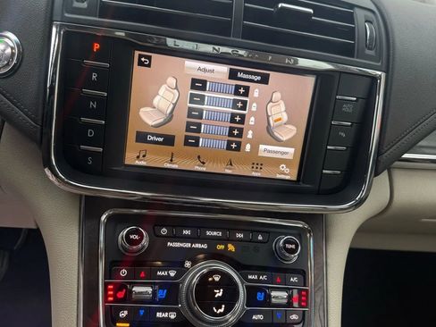 Used 2018 Lincoln Continental Select w/ Continental Climate Package image 14