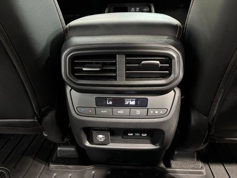 Used 2025 Honda Pilot TrailSport image 31