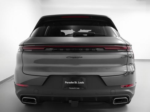 Certified 2025 Porsche Cayenne image 11
