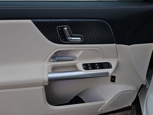 Used 2025 Mercedes-Benz GLA 250 image 21