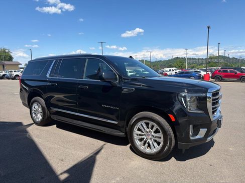 Used 2022 GMC Yukon XL SLT AWD/4WD image 3