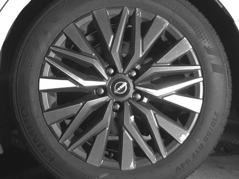 Used 2025 Nissan Altima 2.5 SV FWD image 14