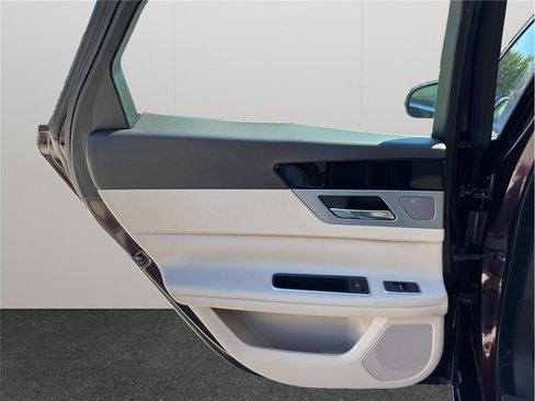 Used 2018 Jaguar XF Premium image 42
