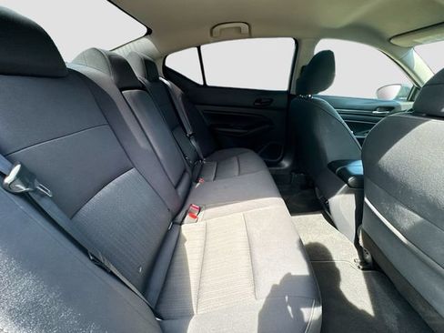 Used 2024 Nissan Altima 2.5 SV FWD image 24