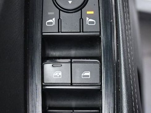 Used 2023 Nissan Rogue SV image 12