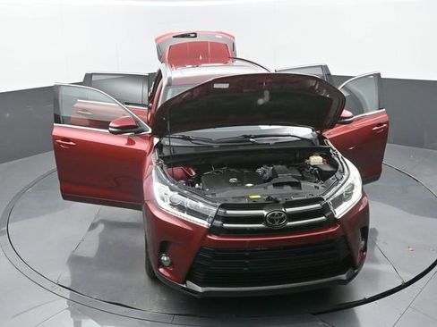Used 2018 Toyota Highlander SE image 36