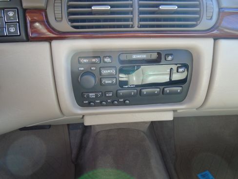 Used 1998 Cadillac De Ville image 19