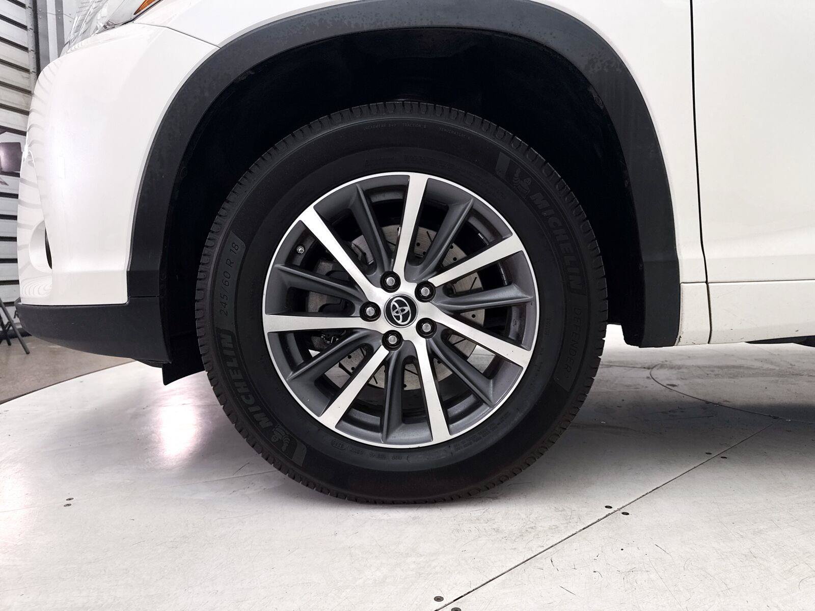 Used 2018 Toyota Highlander XLE FWD image 4