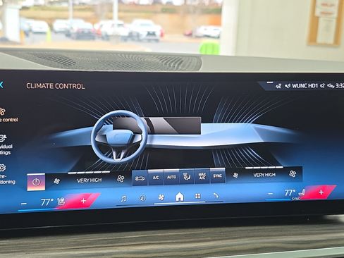 Used 2024 BMW X7 xDrive40i w/ M Sport Package image 25