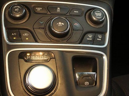 Used 2016 Chrysler 200 Limited FWD image 25