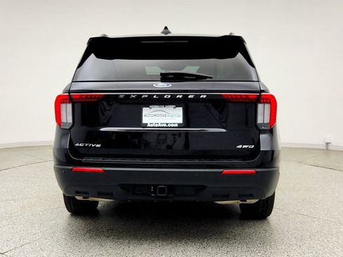 Used 2025 Ford Explorer Active AWD/4WD image 6
