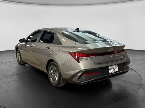 Certified 2024 Hyundai Elantra SEL image 8