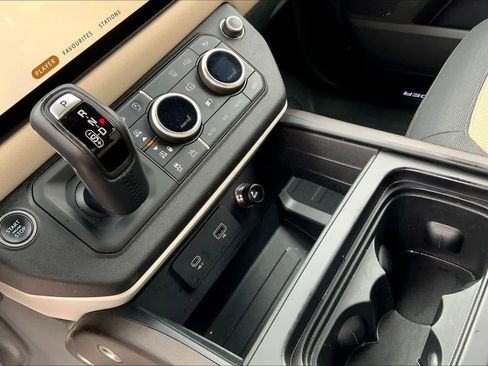Certified 2022 Land Rover Defender 110 X-Dynamic SE AWD/4WD image 16