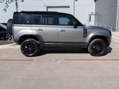 Used 2024 Land Rover Defender 110 S image 11