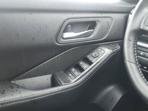 Used 2025 Nissan Rogue SV image 20