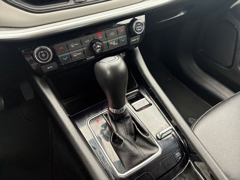 Used 2025 Jeep Compass Limited image 36