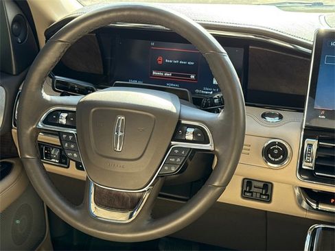 Used 2024 Lincoln Navigator Reserve image 14