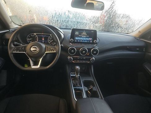 Used 2025 Nissan Sentra SV FWD image 9