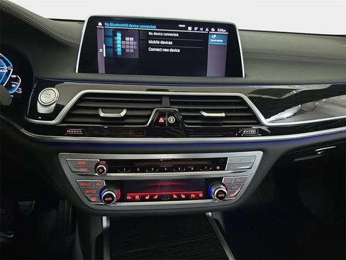 Used 2020 BMW 745e xDrive image 23