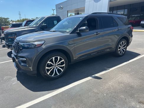 Used 2020 Ford Explorer ST w/ Premium Technology Package image 2