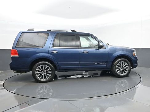 Used 2016 Lincoln Navigator Select image 4